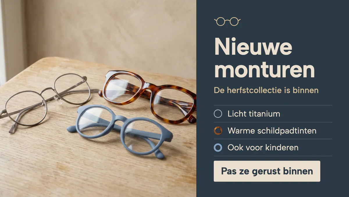 Écran de vitrine d'un opticien avec la collection d'automne, trois montures sur une table en bois et trois lignes sur le titane léger, les tons écaille et les montures pour enfants
